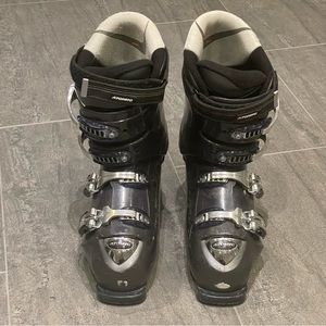 Mens Atomic ski boots